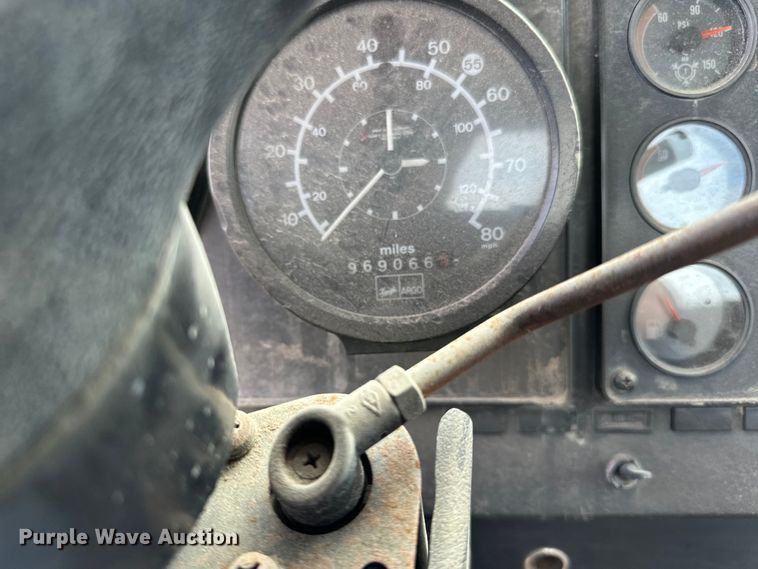 image for item DP8380 1990 International  9400 semi truck