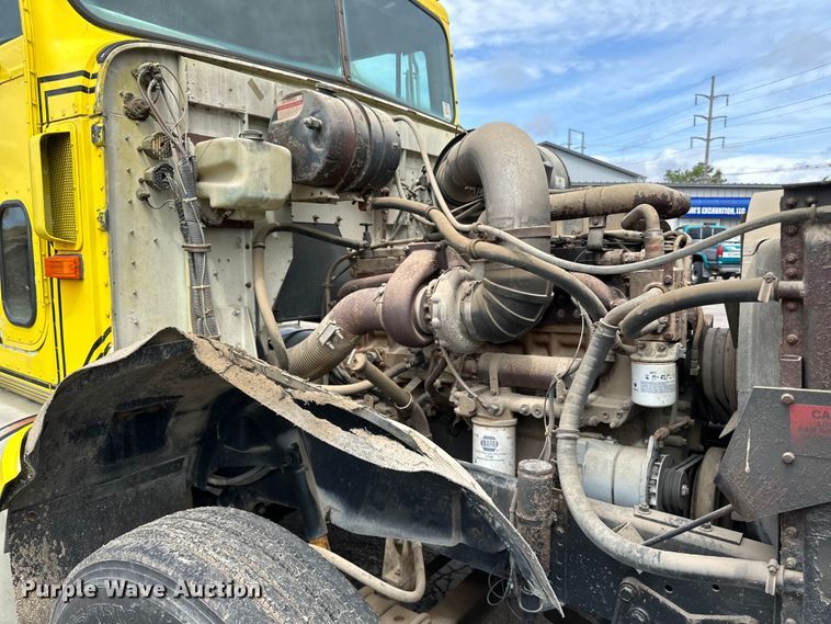 image for item DP8380 1990 International  9400 semi truck