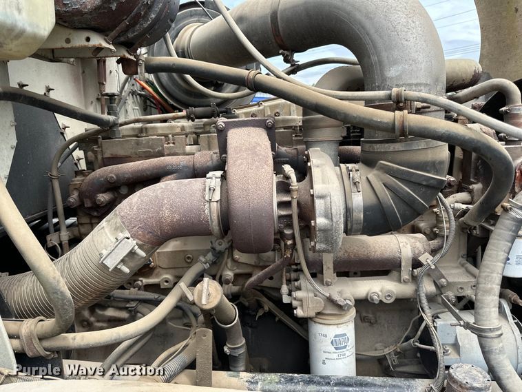 image for item DP8380 1990 International  9400 semi truck