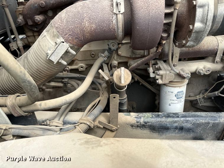 image for item DP8380 1990 International  9400 semi truck