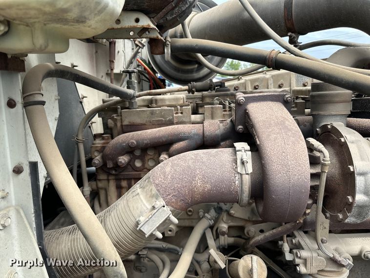 image for item DP8380 1990 International  9400 semi truck