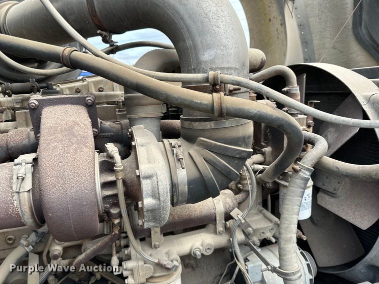 image for item DP8380 1990 International  9400 semi truck