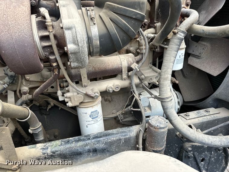 image for item DP8380 1990 International  9400 semi truck