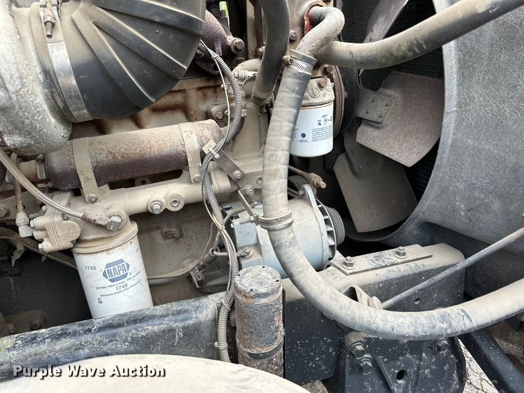 image for item DP8380 1990 International  9400 semi truck