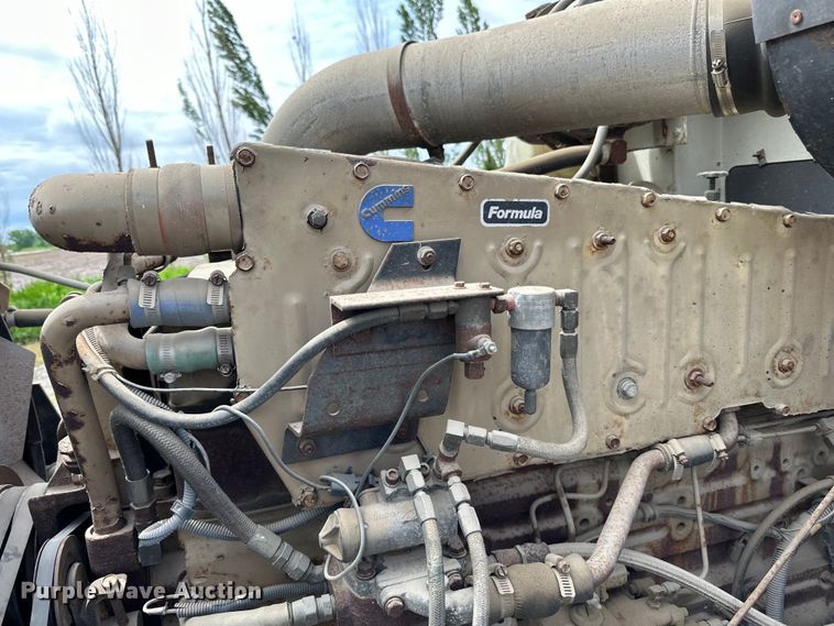 image for item DP8380 1990 International  9400 semi truck