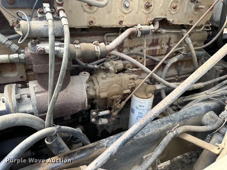 image for item DP8380 1990 International  9400 semi truck