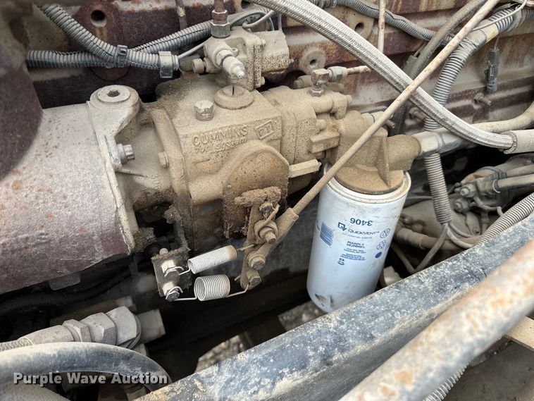 image for item DP8380 1990 International  9400 semi truck