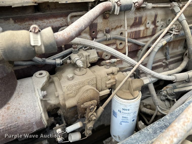 image for item DP8380 1990 International  9400 semi truck