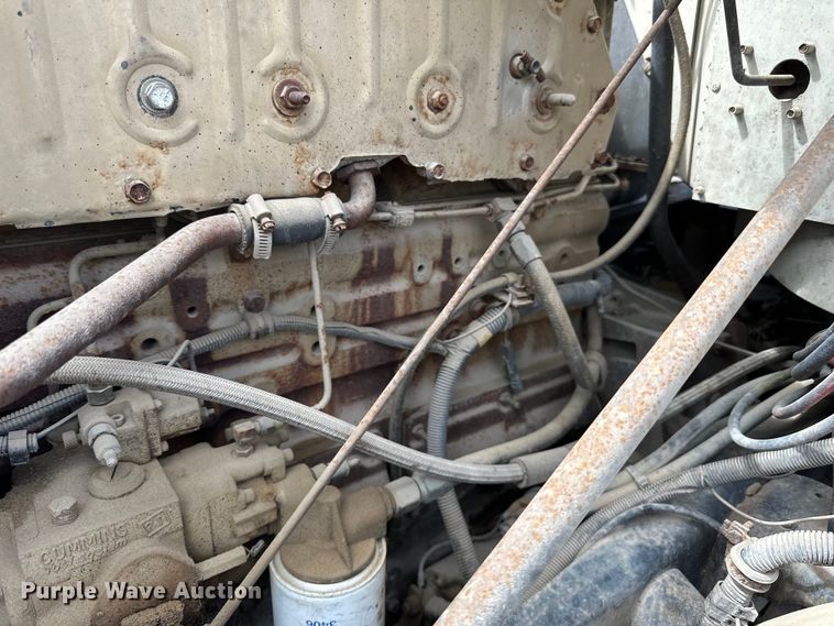 image for item DP8380 1990 International  9400 semi truck