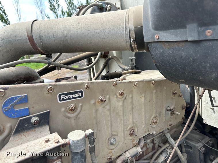 image for item DP8380 1990 International  9400 semi truck