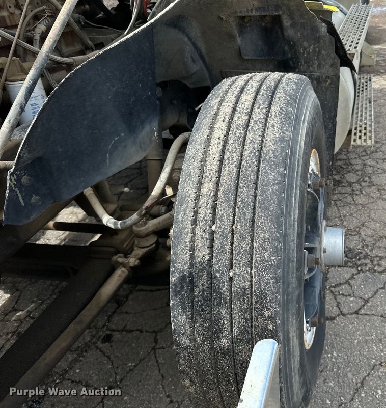 image for item DP8380 1990 International  9400 semi truck