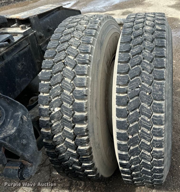 image for item DP8380 1990 International  9400 semi truck