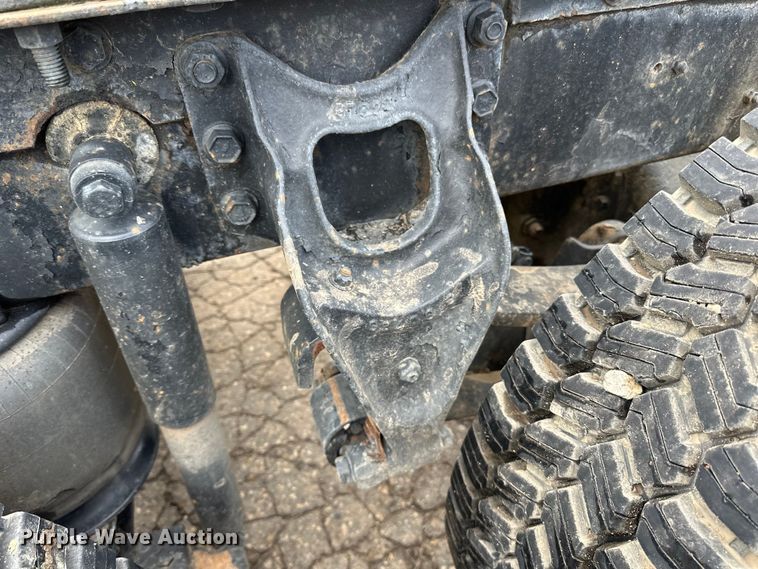 image for item DP8380 1990 International  9400 semi truck