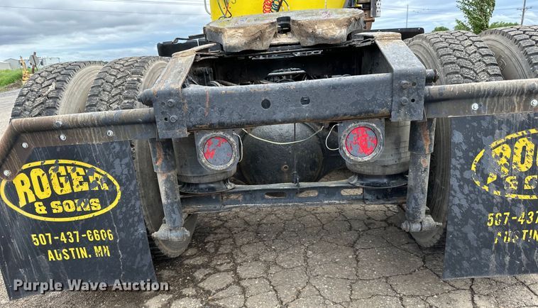 image for item DP8380 1990 International  9400 semi truck