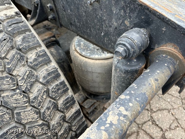 image for item DP8380 1990 International  9400 semi truck