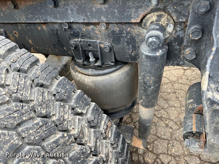 image for item DP8380 1990 International  9400 semi truck