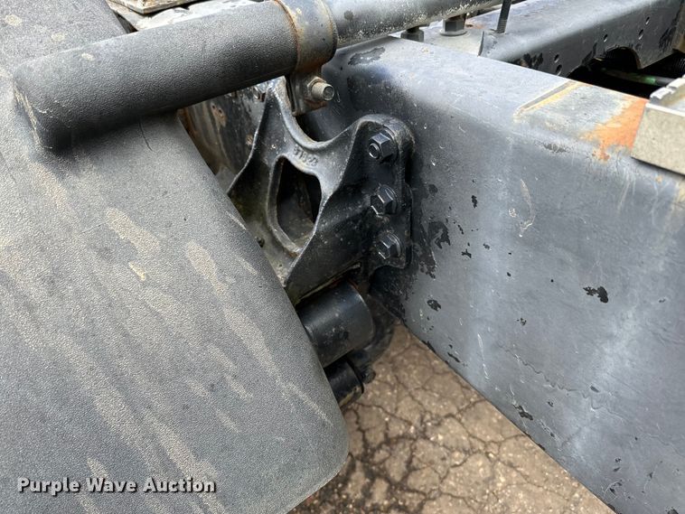 image for item DP8380 1990 International  9400 semi truck