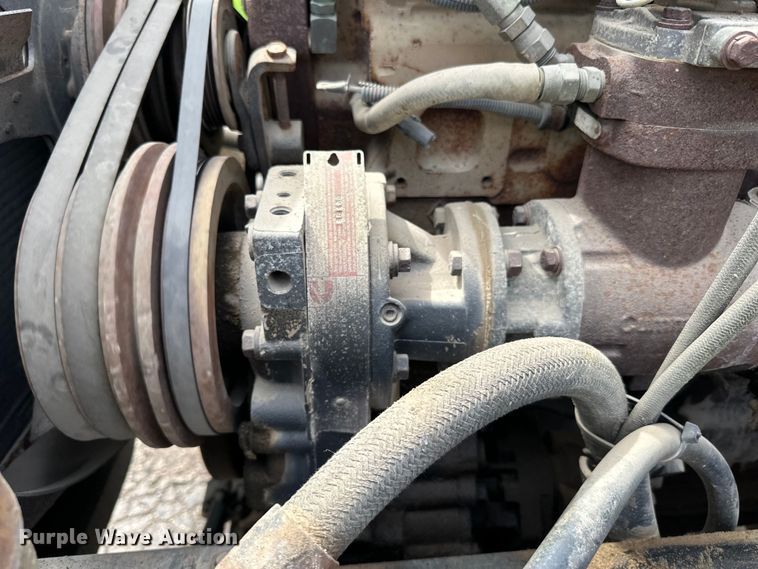 image for item DP8380 1990 International  9400 semi truck