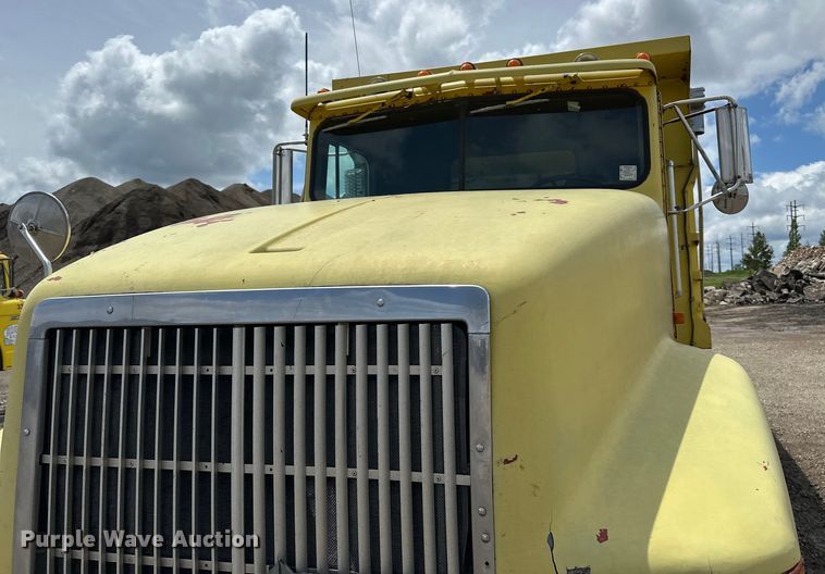 image for item DP8384 1992 International  9200 dump truck