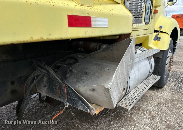 image for item DP8384 1992 International  9200 dump truck