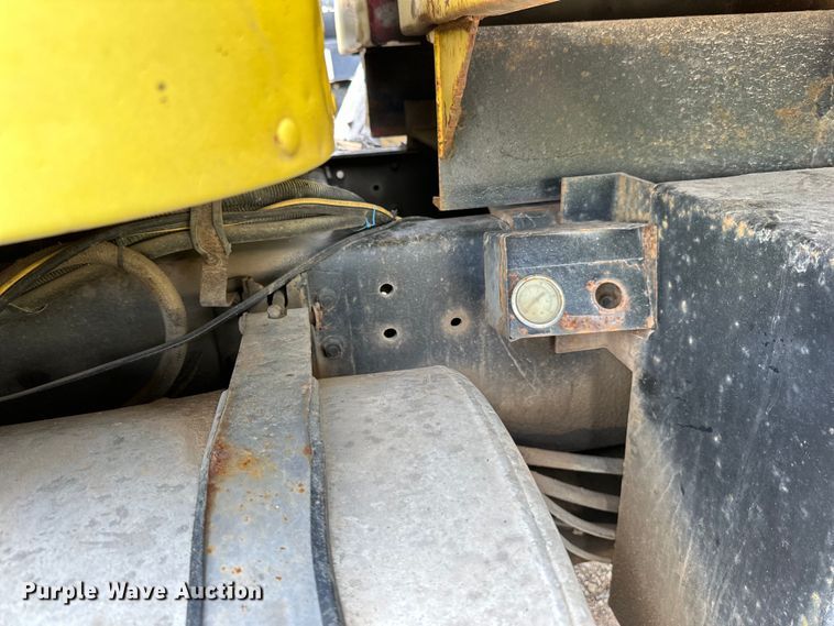 image for item DP8384 1992 International  9200 dump truck