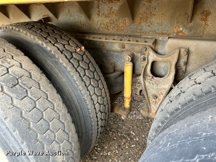 image for item DP8384 1992 International  9200 dump truck