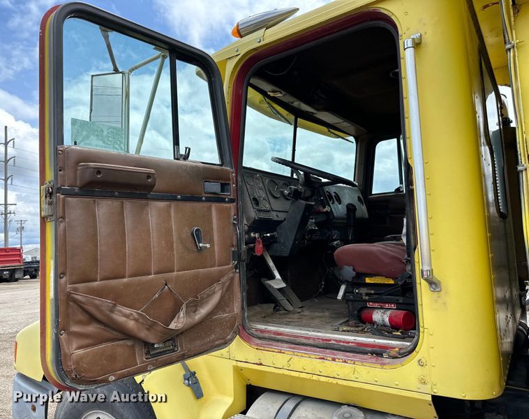 image for item DP8384 1992 International  9200 dump truck