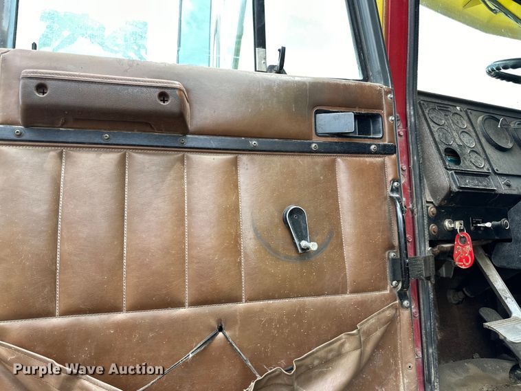 image for item DP8384 1992 International  9200 dump truck