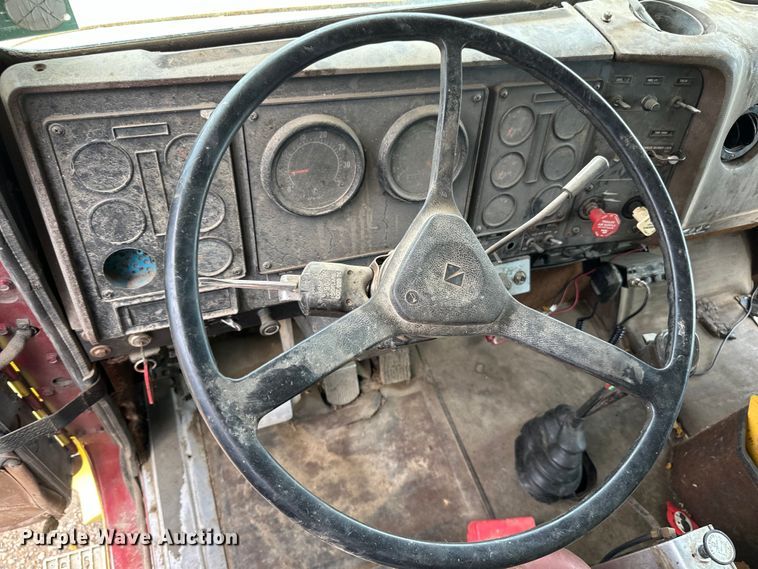 image for item DP8384 1992 International  9200 dump truck