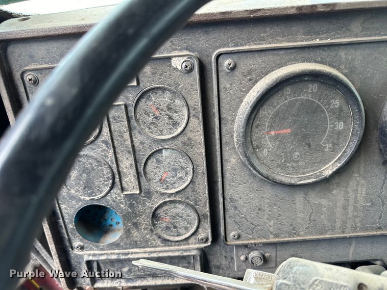 image for item DP8384 1992 International  9200 dump truck