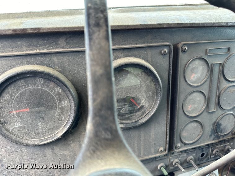 image for item DP8384 1992 International  9200 dump truck