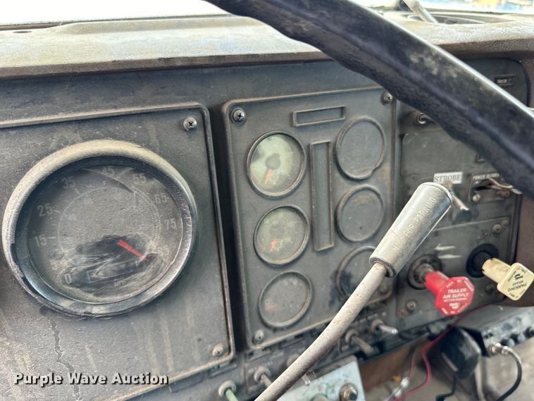 image for item DP8384 1992 International  9200 dump truck