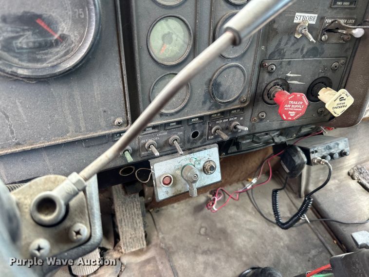 image for item DP8384 1992 International  9200 dump truck