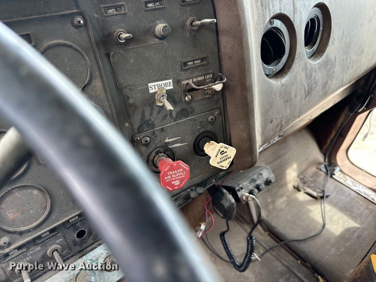 image for item DP8384 1992 International  9200 dump truck