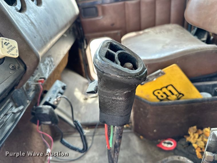 image for item DP8384 1992 International  9200 dump truck