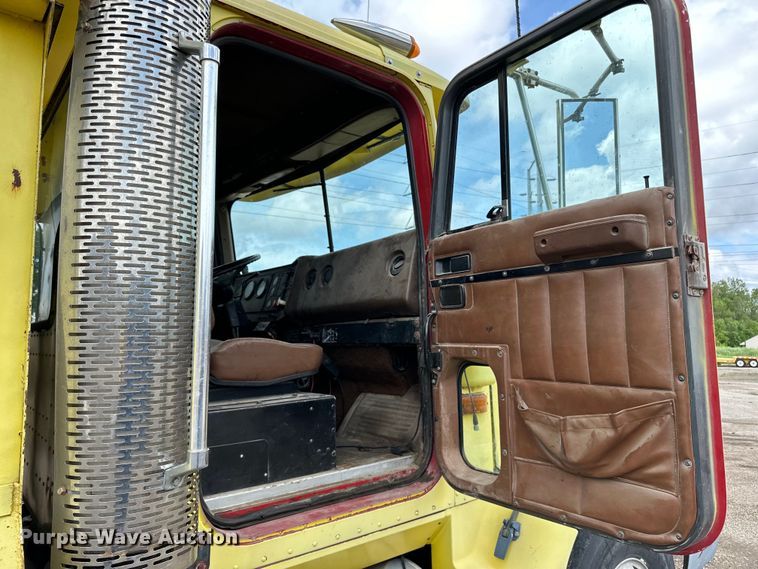 image for item DP8384 1992 International  9200 dump truck