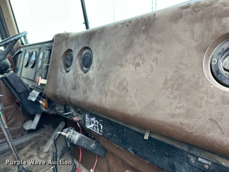 image for item DP8384 1992 International  9200 dump truck