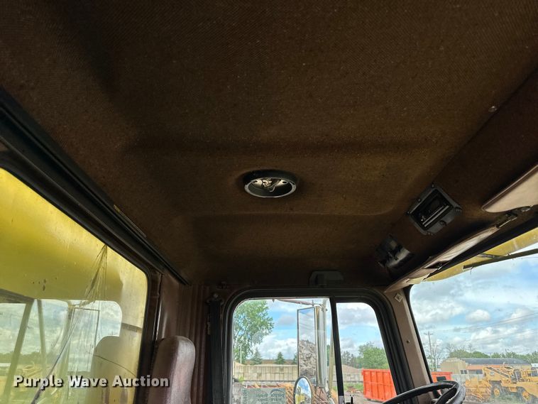 image for item DP8384 1992 International  9200 dump truck