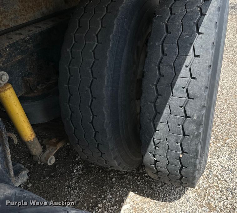 image for item DP8384 1992 International  9200 dump truck