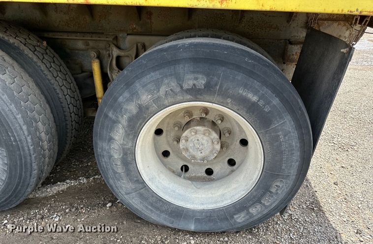 image for item DP8384 1992 International  9200 dump truck