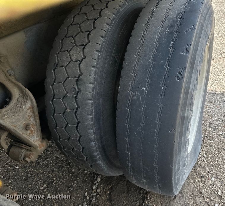 image for item DP8384 1992 International  9200 dump truck