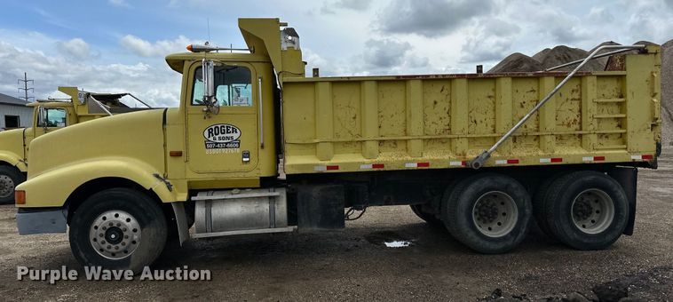 image for item DP8385 1993 International  9400 dump truck