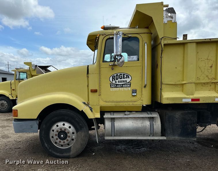 image for item DP8385 1993 International  9400 dump truck