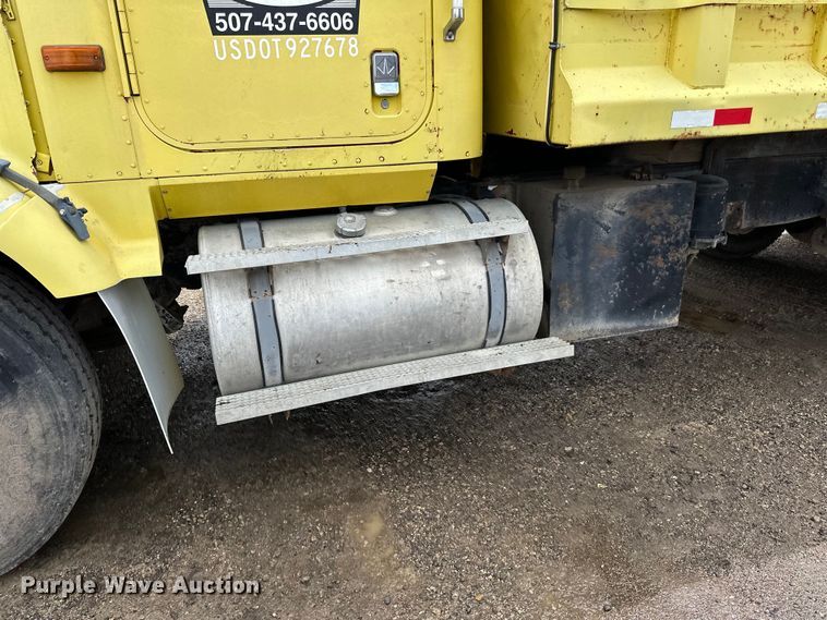 image for item DP8385 1993 International  9400 dump truck