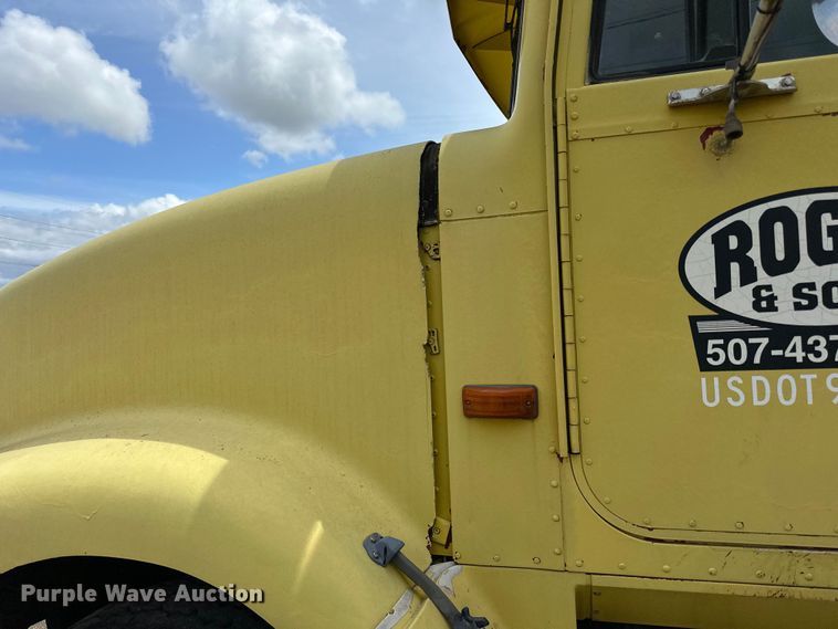 image for item DP8385 1993 International  9400 dump truck