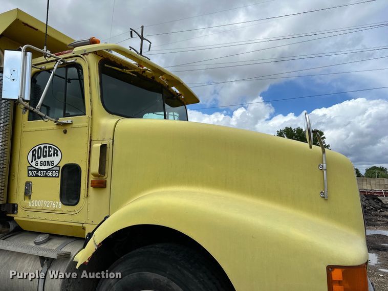 image for item DP8385 1993 International  9400 dump truck