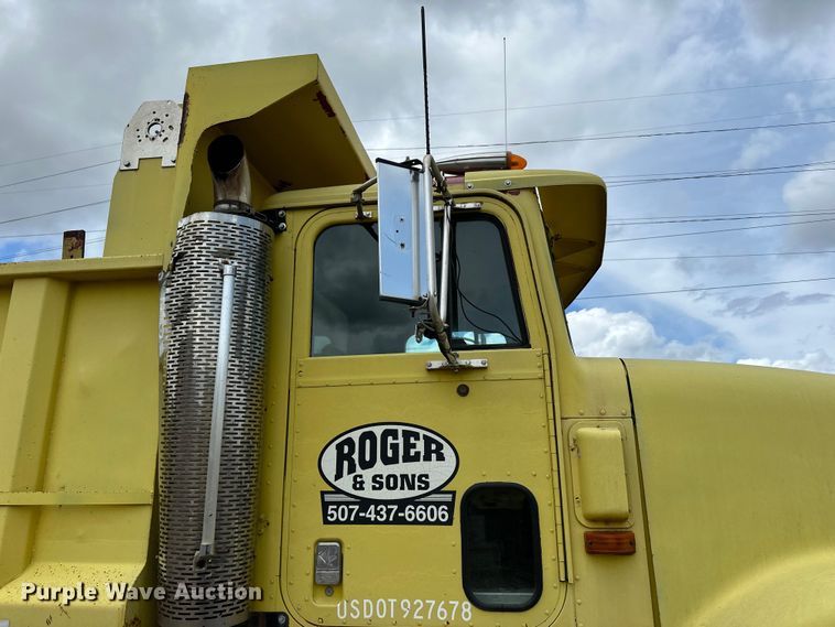 image for item DP8385 1993 International  9400 dump truck