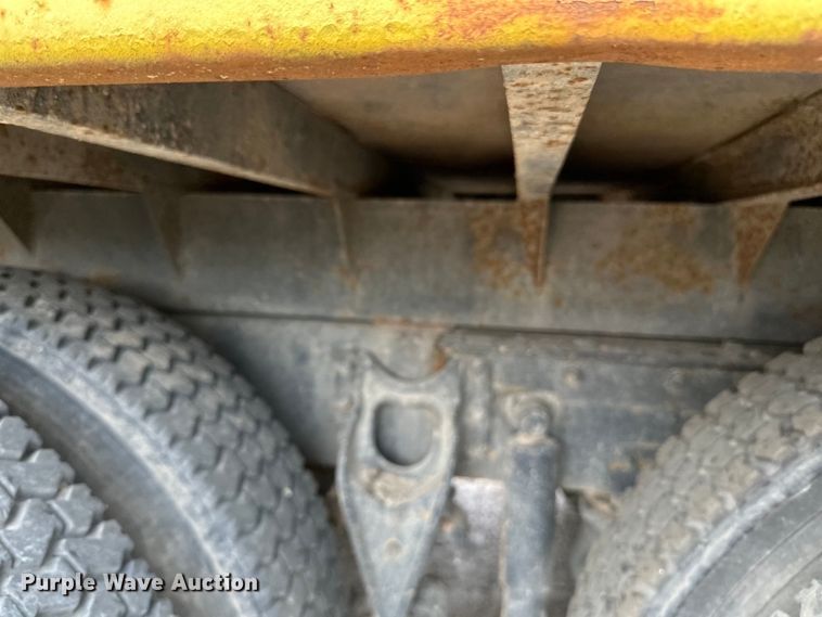 image for item DP8385 1993 International  9400 dump truck