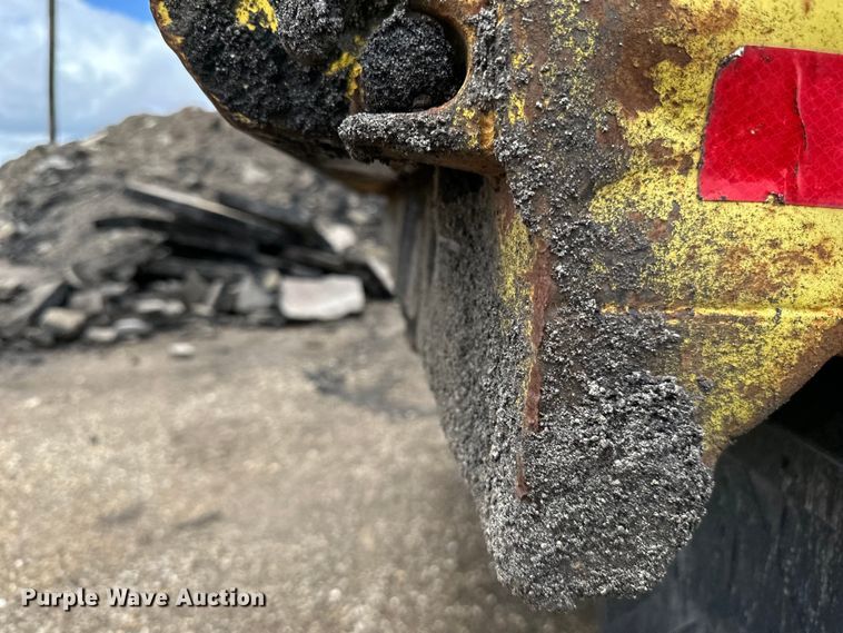 image for item DP8385 1993 International  9400 dump truck