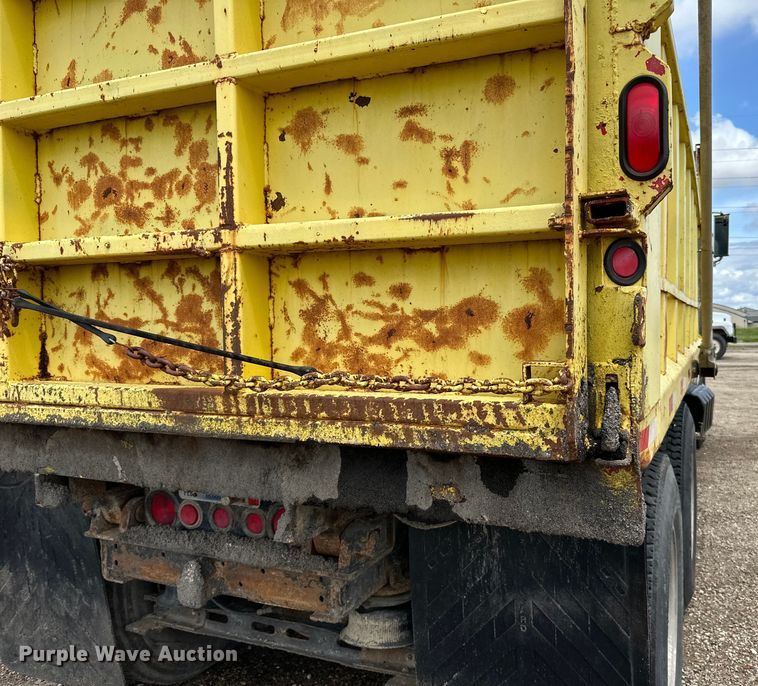 image for item DP8385 1993 International  9400 dump truck